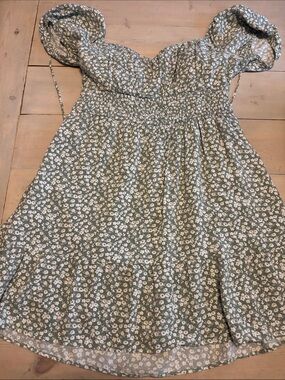 Hollister Sage Green Mini Dress with White Floral Print women's size Large